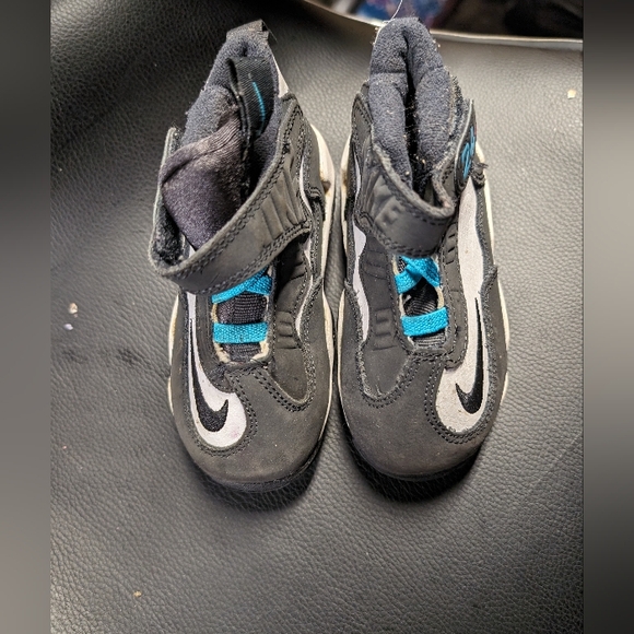 Nike - Picture 2 of 4